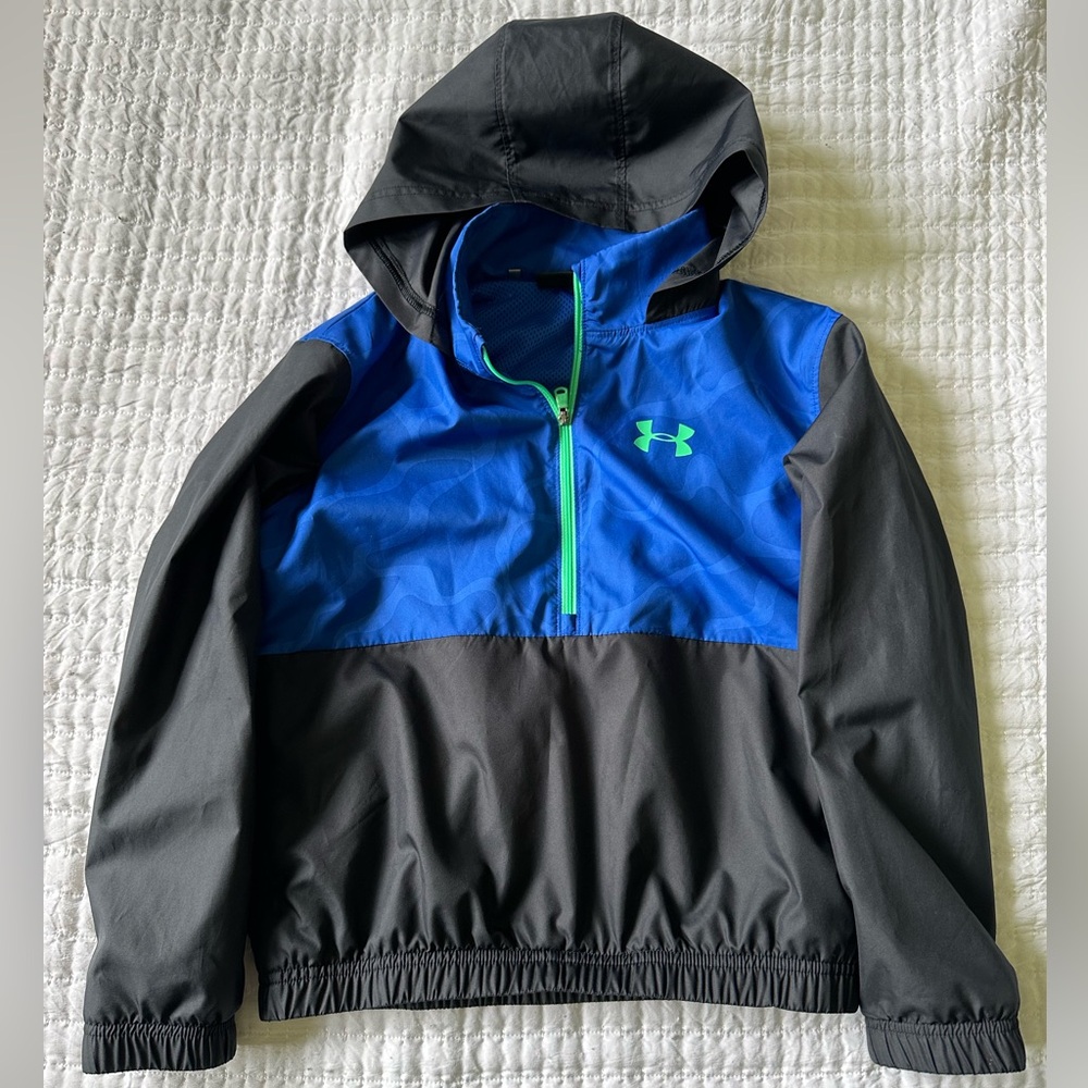 Boys Under Armour jacket size small.  Blue with black and green.